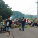 ¡Hartazgo total! Apagones provocan ola de bloqueos carreteros en Tabasco.