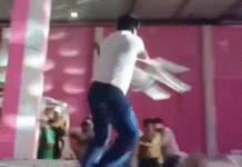 ¡Volaron las sillas! Escándalo en certamen de Jalpa.