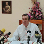 Obispo explota por profanación de cadáver.