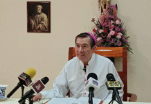 Obispo explota por profanación de cadáver.