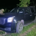 Aseguran dos camionetas blindadas abandonadas en Huimanguillo.