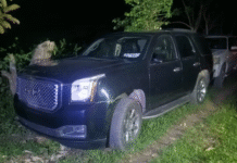 Aseguran dos camionetas blindadas abandonadas en Huimanguillo.