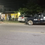 ¡Le vaciaron la pistola en Indeco y escaparon en moto!