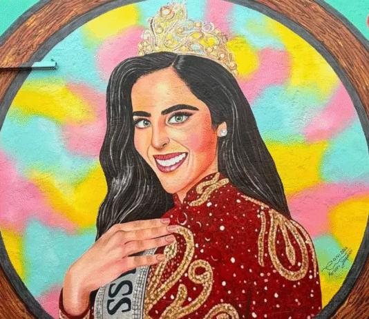 Develan mural de Fátima Bosch en Teapa.