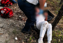 ¡Besó el asfalto! Motociclista queda inconsciente tras brutal derrapón.