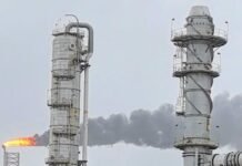 Falla eléctrica en Dos Bocas provoca emisión de humo.