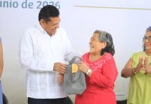 Gobierno entrega más de mil auxiliares auditivos.