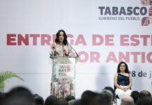 Ciento ochenta servidores públicos reciben merecido homenaje en Tabasco.