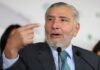 Adán Augusto batea chismes de su visa y presume cirugía en el IMSS.