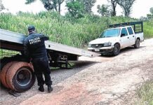 Atracan camioneta y roban 54 mil pesos.