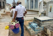 Familias festejan el Día del Padre en panteones.