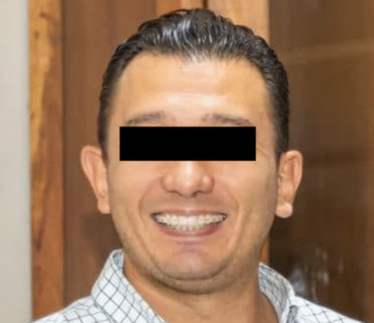 Detienen a tesorero de Tulum en aeropuerto.