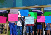 Extrabajadores de Centla exigen pago de laudos laborales.