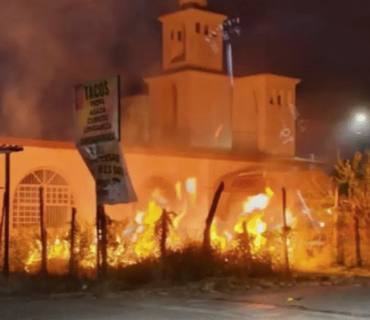 Incendio consume templo religioso en Río Viejo.