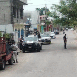 ¡Motociclistas ejecutan a balazos a joven en su domicilio!