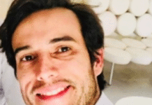 Estudiante aterriza avión tras suicidio de instructor.