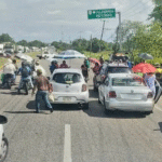 Bloqueo en carretera Villahermosa-Teapa por falta luz.