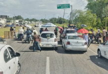 Bloqueo en carretera Villahermosa-Teapa por falta luz.