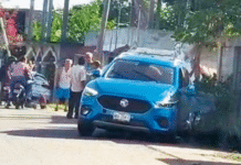 Mujeres son embestidas por vehículo en Jalpa.