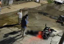 ¡Ejecutan a balazos a motociclista en Las Delicias!