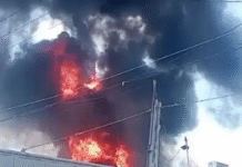 ¡Arde vulcanizadora y colapsa la vía Villahermosa-Cárdenas!
