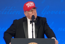 Trump coquetea con la reelección para 2028.