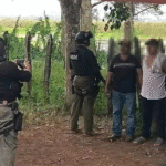 ¡Los cazan in fraganti! Vecinos amarran y entregan a dos abigeos.