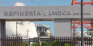 Pemex descarta incendio en la Refinería Olmeca.
