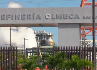 Pemex descarta incendio en la Refinería Olmeca.