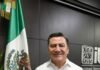 Óscar Cantón recibe medalla por su excelencia legislativa.