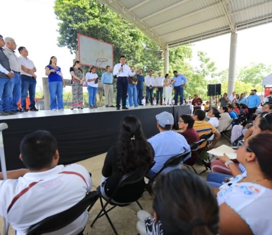 Javier May anuncia 407 nuevos consultorios comunitarios.