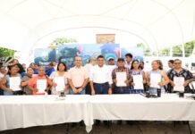 Gobierno entrega títulos de propiedad en Teapa.