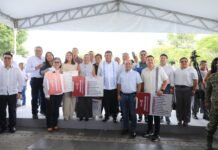 Alcaldes agradecen equipamiento policial del Gobierno estatal.