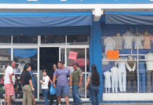 Bolsillos exprimidos: Familias sufren para surtir uniformes escolares.