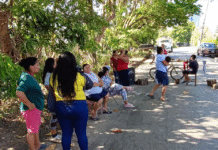 Vecinos bloquean vialidad tras dejar sin luz a 200 casas.