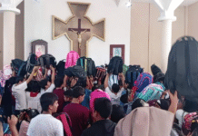 Iglesia bendice mochilas y exige mayor seguridad.