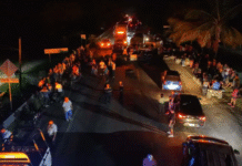 Bloquean carretera Villahermosa-Escárcega por falta de luz.