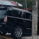 ¡Destruye camioneta barda escolar en Frontera!