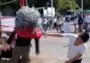 ¡Protesta extrema! Apalean piñata de gobernadora interina.