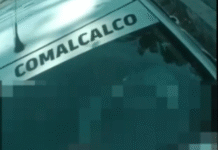 ¡Pillados en pleno acto! Exhiben a taxista.