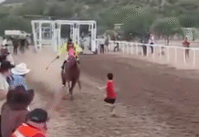 ¡Pánico en la pista! Menor se salva de ser arrollado.