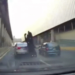 ¡Azote en la Central! Motociclista se estampa.