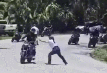 ¡Choque y regaño! Policía enfrenta a motociclista.