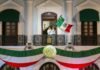 ¡Arde la Plaza de Armas! Javier May encabeza Grito patriótico.