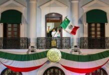 ¡Arde la Plaza de Armas! Javier May encabeza Grito patriótico.