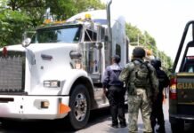Aseguran 18 mil litros de combustible y detienen a seis implicados.