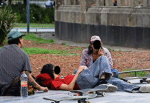 Reporta la OCDE que casi tres millones de jóvenes mexicanos ni estudian ni trabajan.