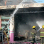 Voraz incendio devora zapatería en Macuspana!