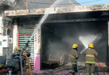 Voraz incendio devora zapatería en Macuspana!