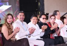 Javier May presencia el desfile Las Catrinas Visten el Edén.
